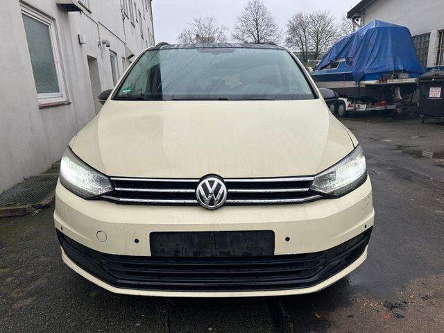 Volkswagen Touran 2.0 TDI, 7 Sitze, Panoramadach, LED, Navi