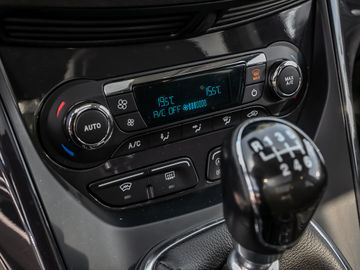 Ford Kuga 2.0 Individual Parkautomatik Leder Kamera