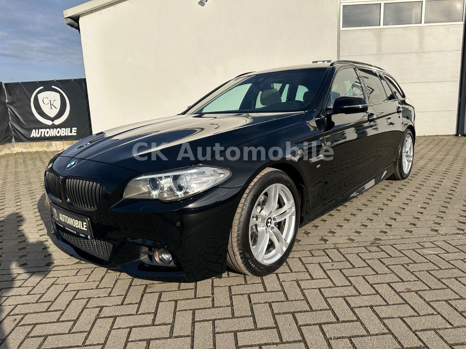 Fahrzeugabbildung BMW 520d Touring M-Sport/Shadow-Line/Navi/Pano/Kam.