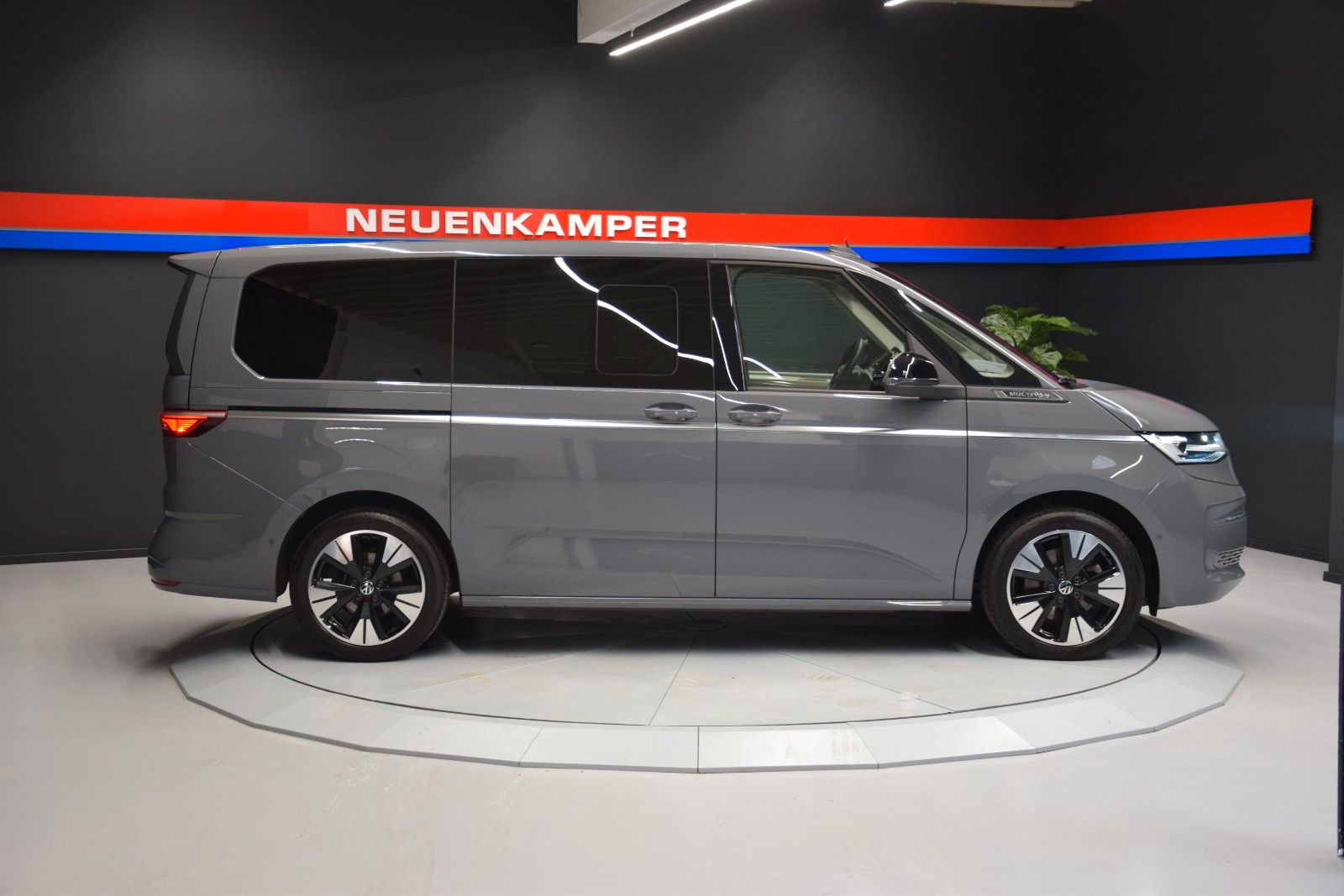 Fahrzeugabbildung Volkswagen Style lang Pano. ACC Kamera AHK DCC vis-a-vis