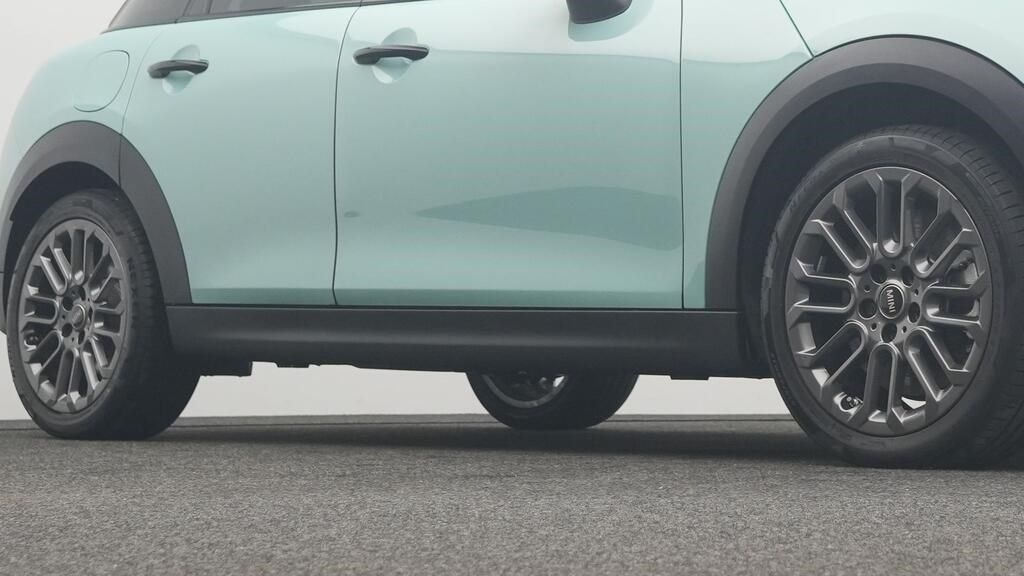 Fahrzeugabbildung MINI Cooper S 5-Türer, Head-Up, Panorama Dach, Sitzhe