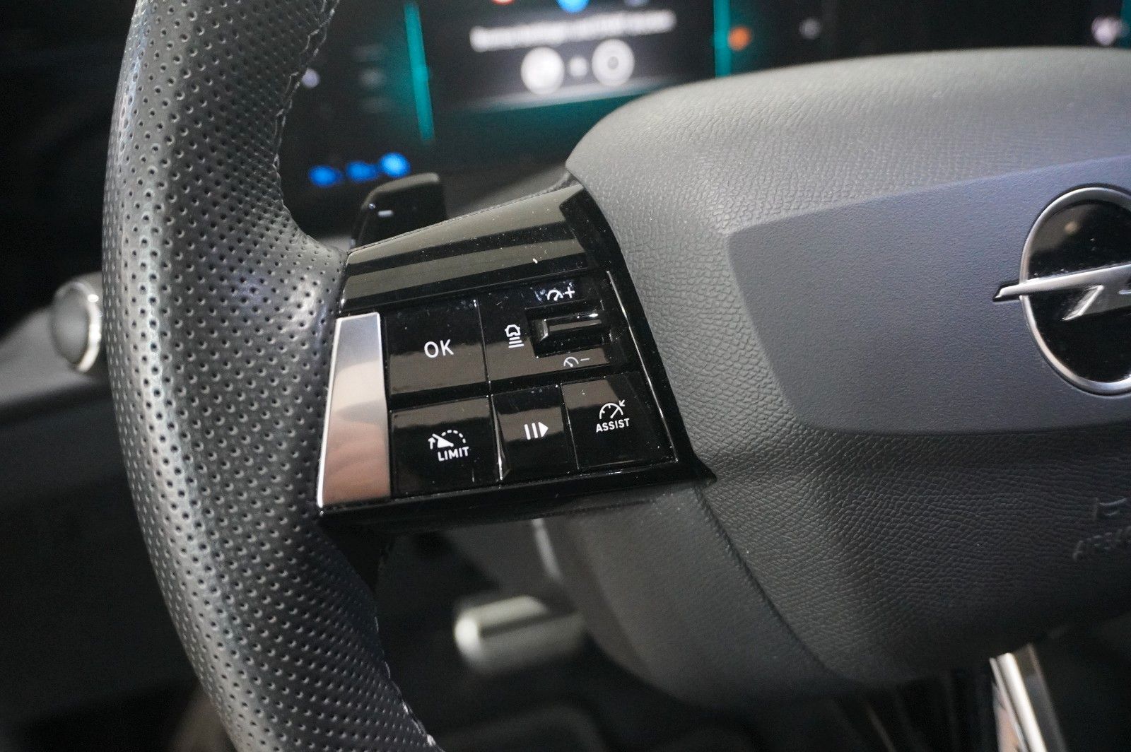 Fahrzeugabbildung Opel Astra L Lim. 1.6 HYBRID ULTIMATE NAVI/360°/HUD