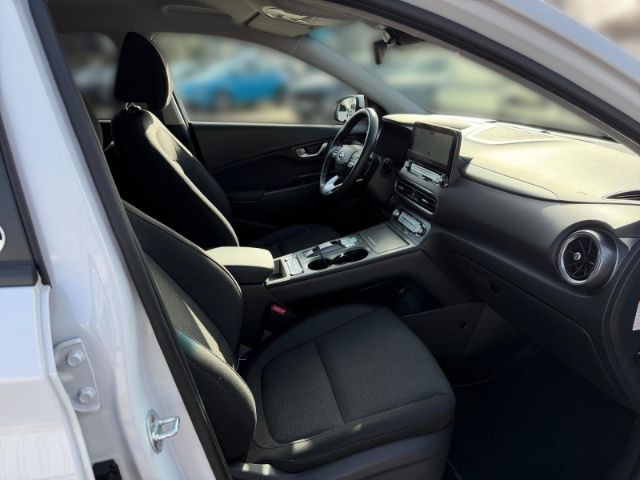 Fahrzeugabbildung Hyundai KONA Edition 30+ Elektro 2WD +NAVI+KLIMA+RFK+PDC