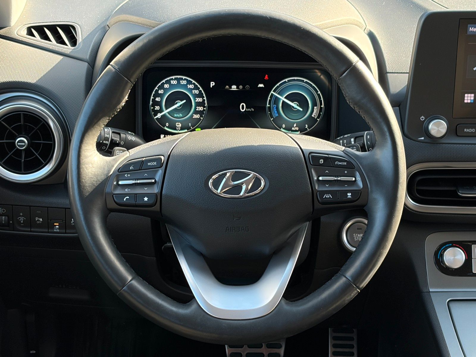 Fahrzeugabbildung Hyundai KONA E Select ACC LHZ SHZ LKAS PDC KAM