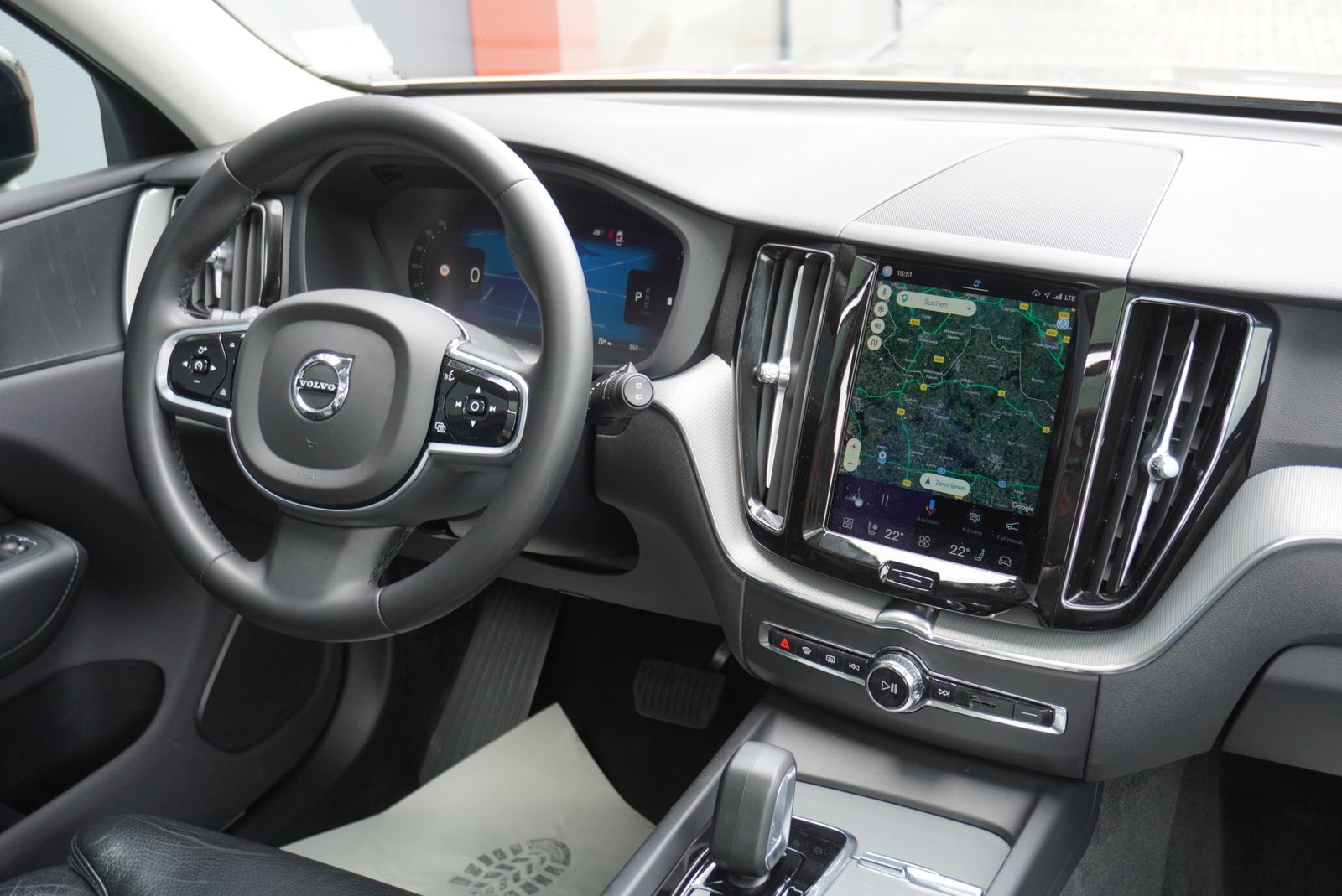 Volvo XC60 Plus Dark Pano Standhzg AHK Assistenz 360° foto 16