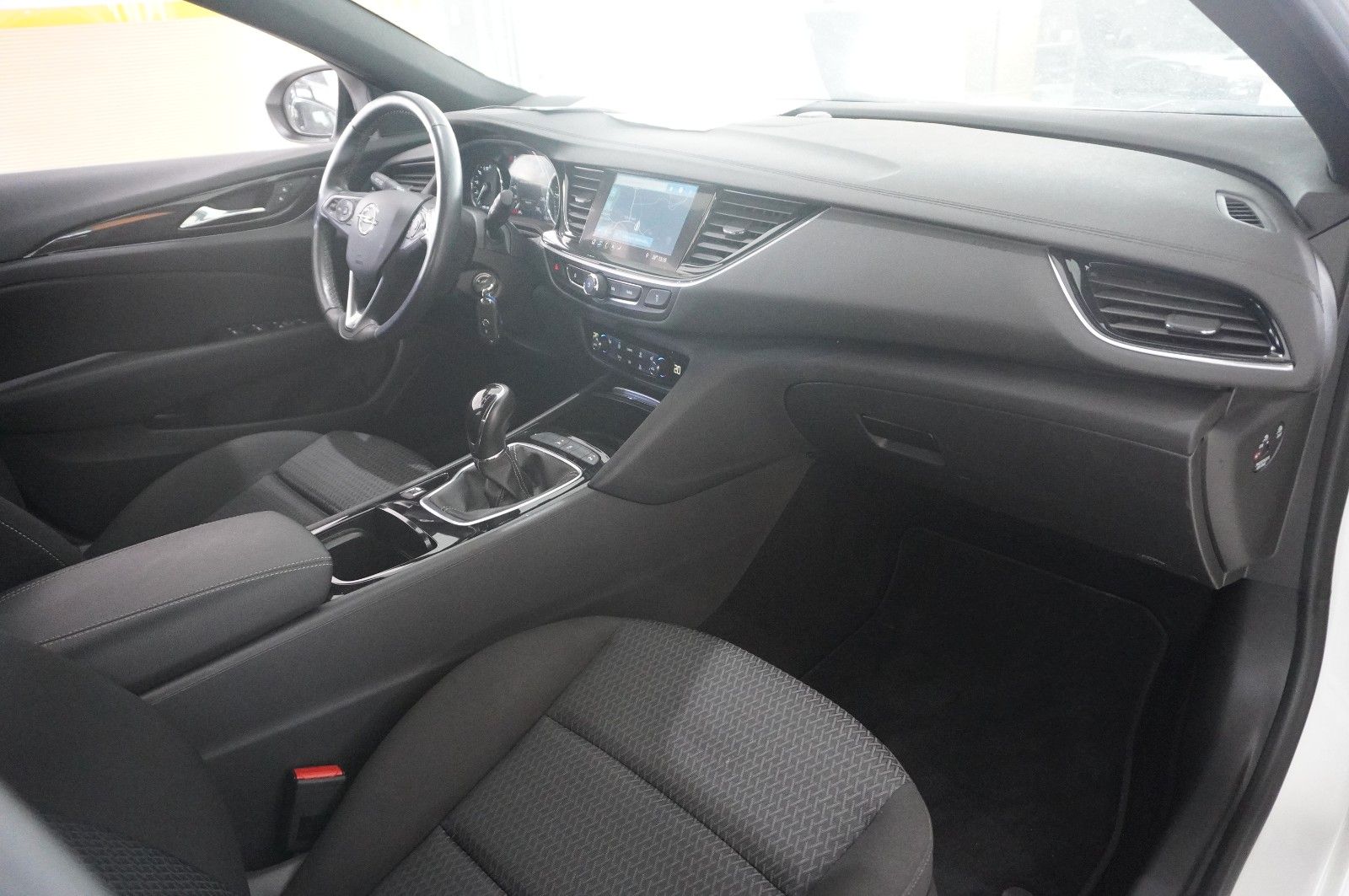 Fahrzeugabbildung Opel Insignia B ST 2.0D BUSINESS NAVI/LED/KAMERA/AHK