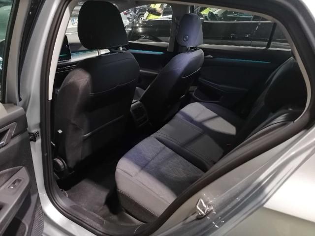 Fahrzeugabbildung Volkswagen Golf VIII Life 2.0 TDI Kamera ACC LED Keyless