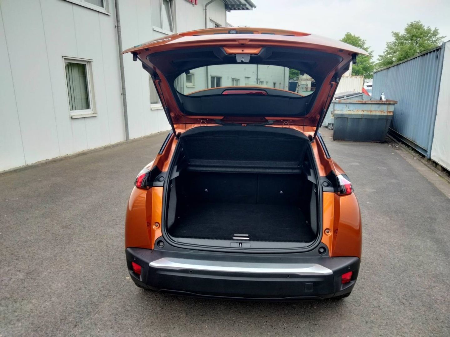Fahrzeugabbildung Peugeot 2008 Allure Elektromotor 136 Panorama digitales