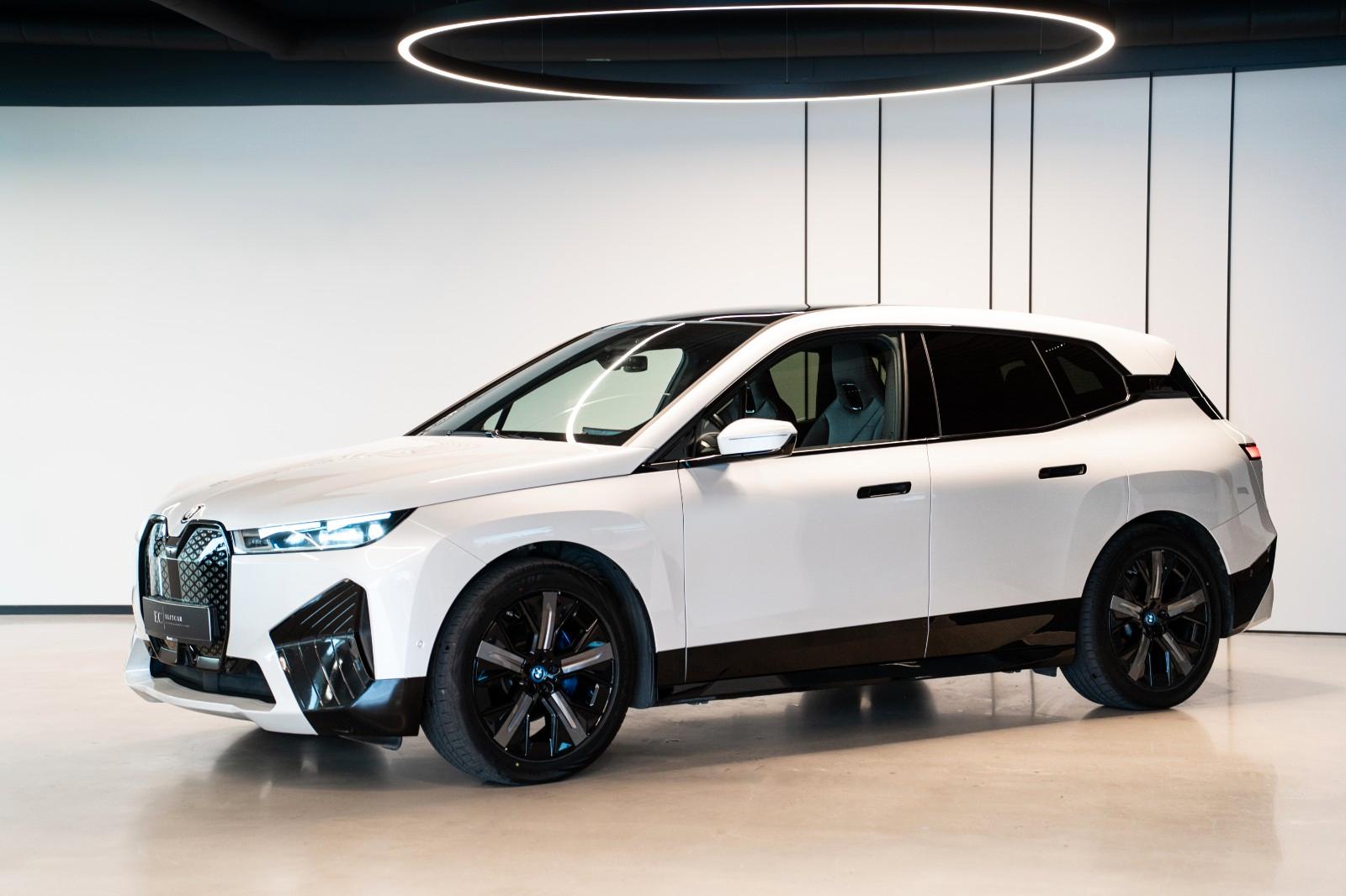 BMW iX xDrive40*Laser*Tow*Harman*Sky Lounge