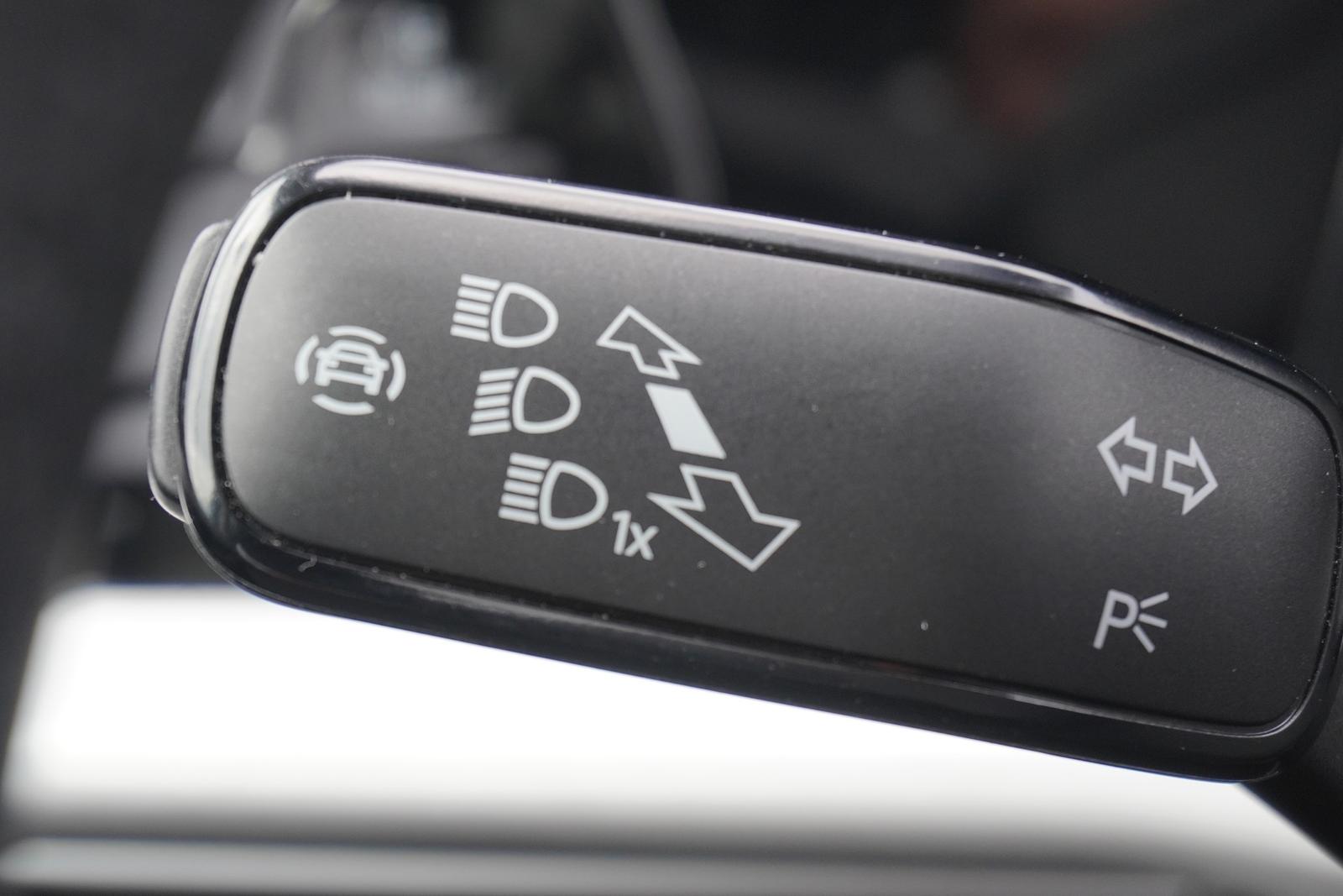Volkswagen Golf VIII Variant 2.0 TDI Life DSG LED Navi ACC, миниатюра 18
