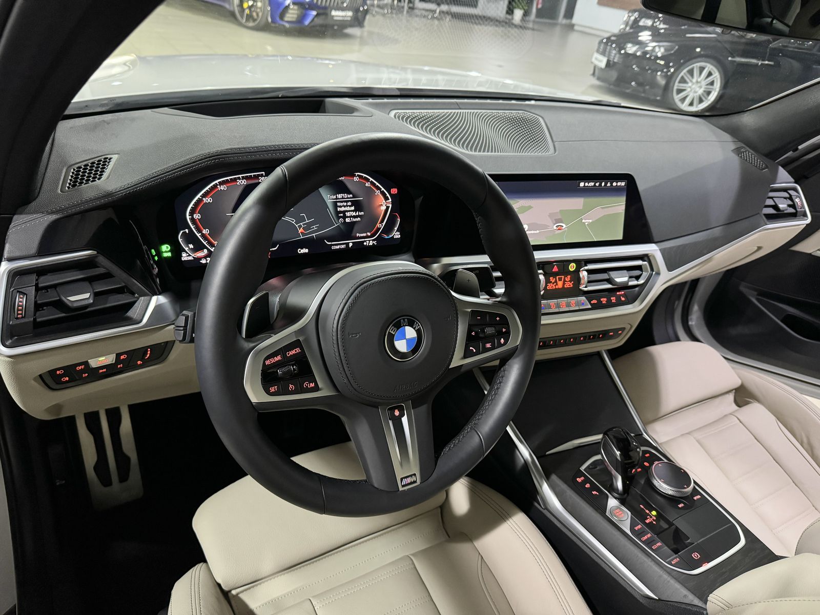 Fahrzeugabbildung BMW 330d  xD M Sport Glasdach 360°Laser HUD DAB HiFi