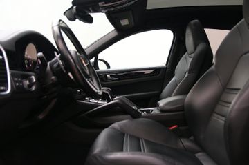 Porsche Cayenne - 8