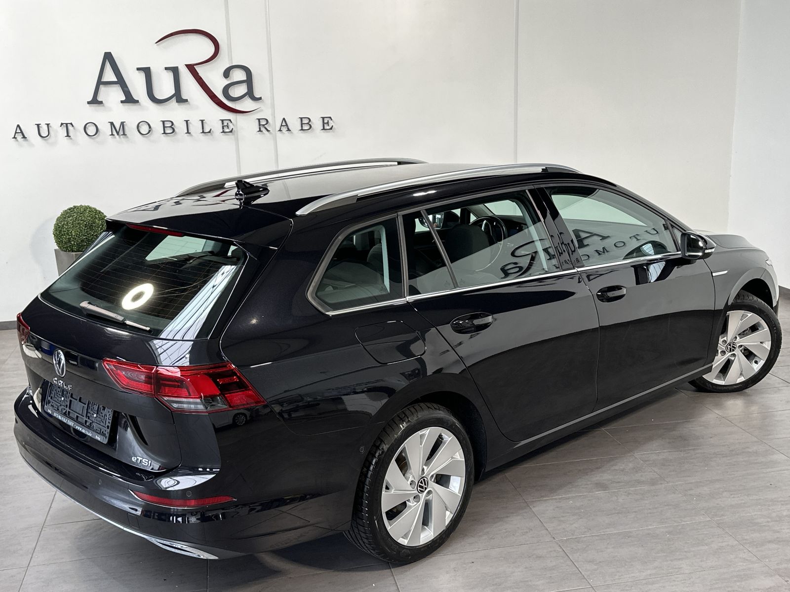 Fahrzeugabbildung Volkswagen Golf Variant 1.5 eTSI DSG Style NAV+LED+ACC+VC