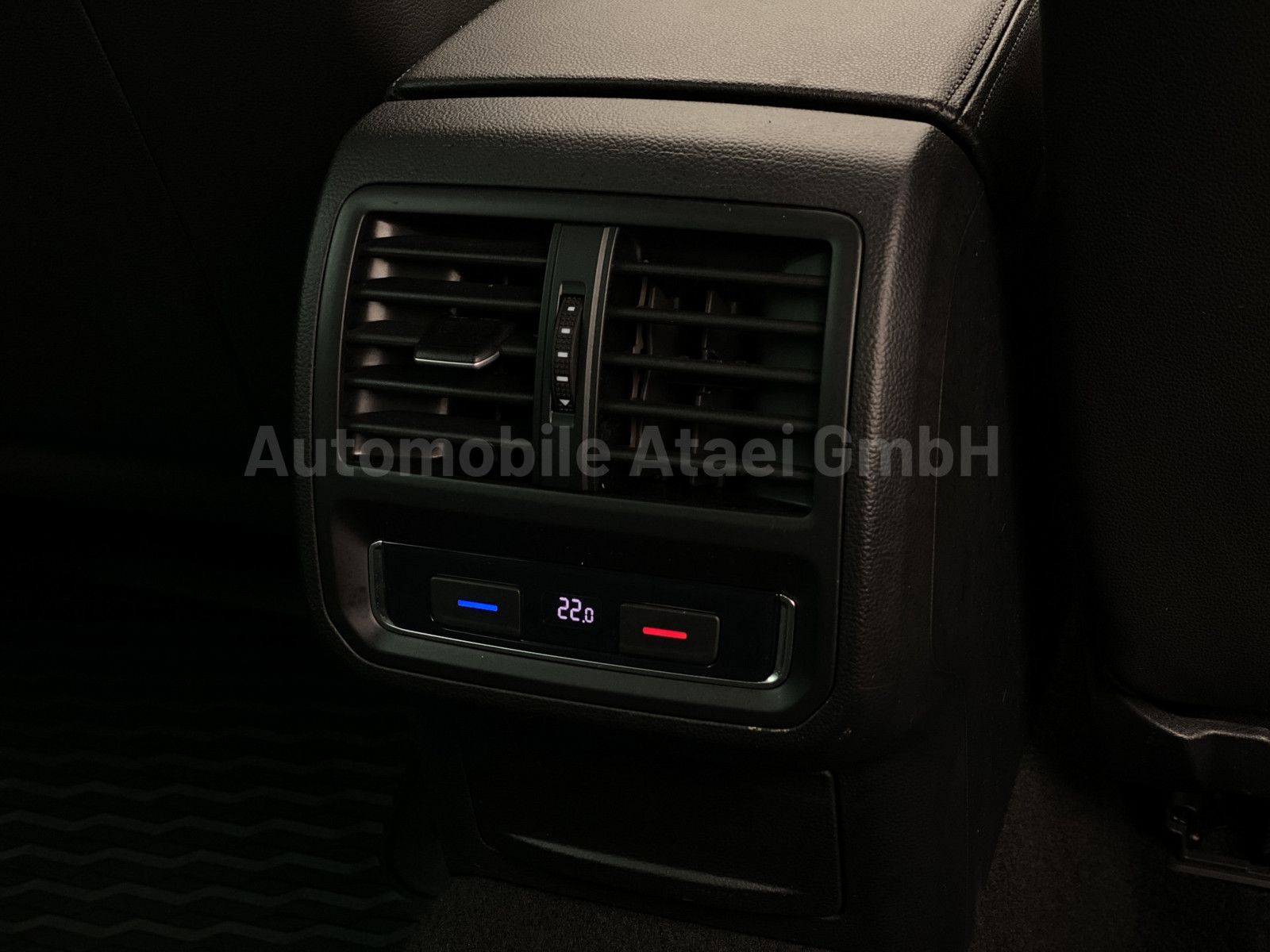 Fahrzeugabbildung Volkswagen Passat Variant TDI DSG *TAXI* TAXAMETER+TOP 3227
