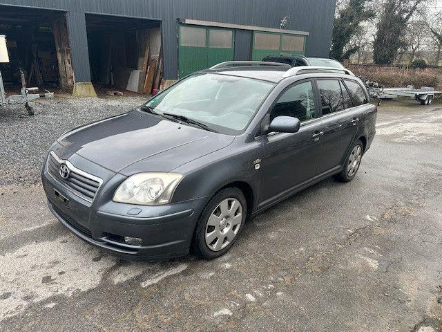 Toyota Avensis 2012 — photo 10