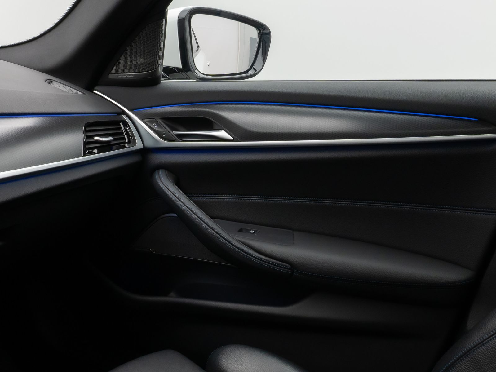 Fahrzeugabbildung BMW 530d M Sport Kamera HUD DAB H/K Komfort Alarm