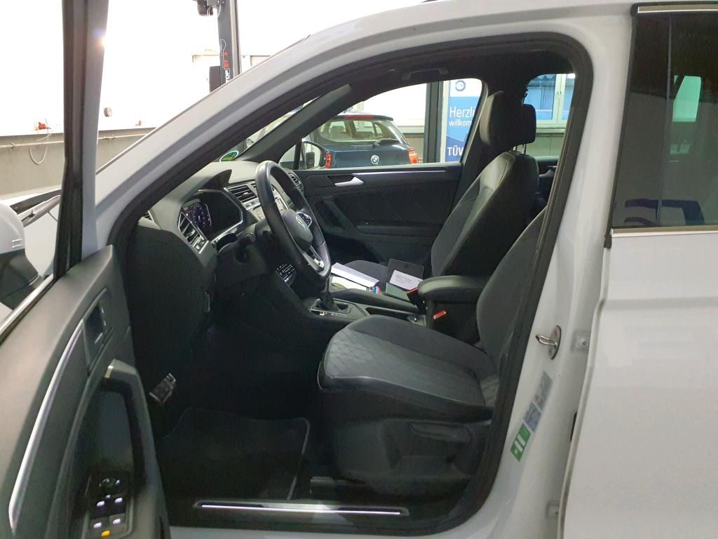 Fahrzeugabbildung Volkswagen Tiguan TSI R-Line DSG Standhzg. LED AHK Navi AID
