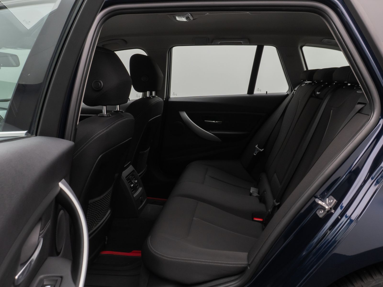 Fahrzeugabbildung BMW 320i Sport Line PDC Xenon AHK Geschwindigkeitsre