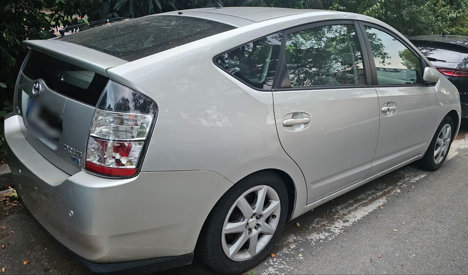 Toyota  2005 — rear view