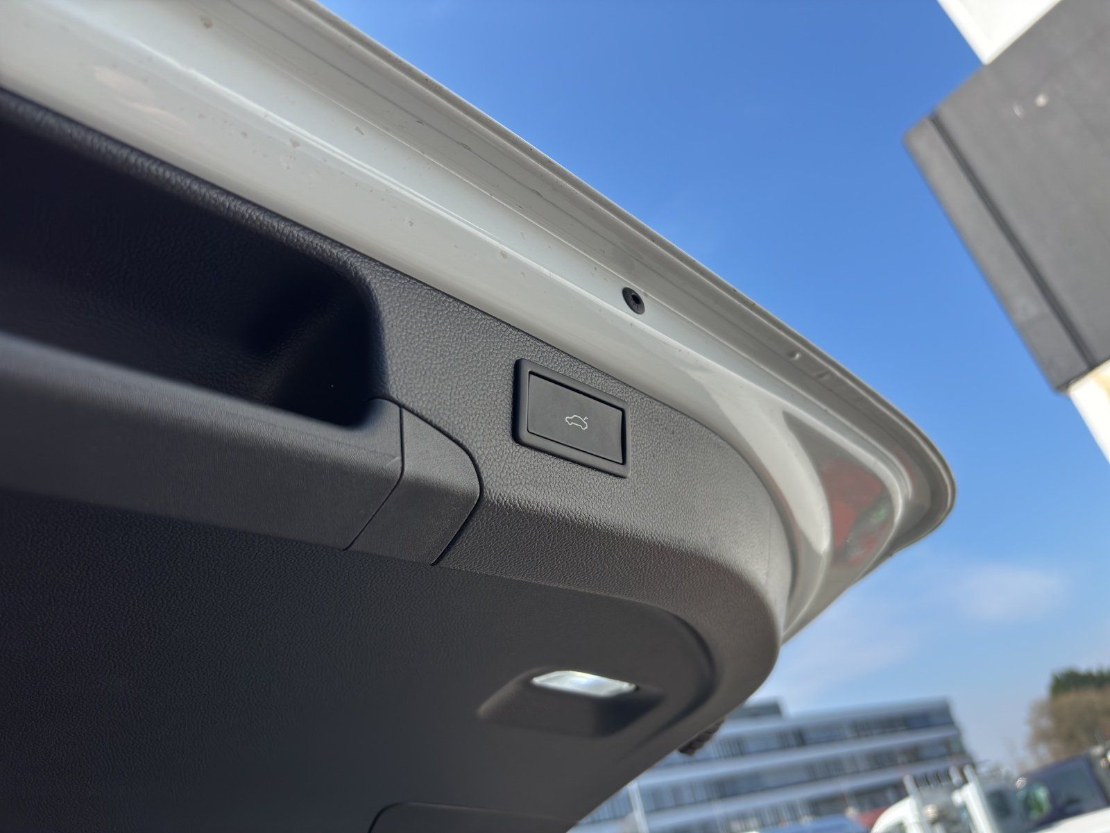 Fahrzeugabbildung SKODA Superb Combi Selection 2,0 TDI 142 kW DSG 4x4