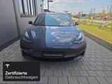 Tesla Model 3 Performance - silberne Tesla Model 3