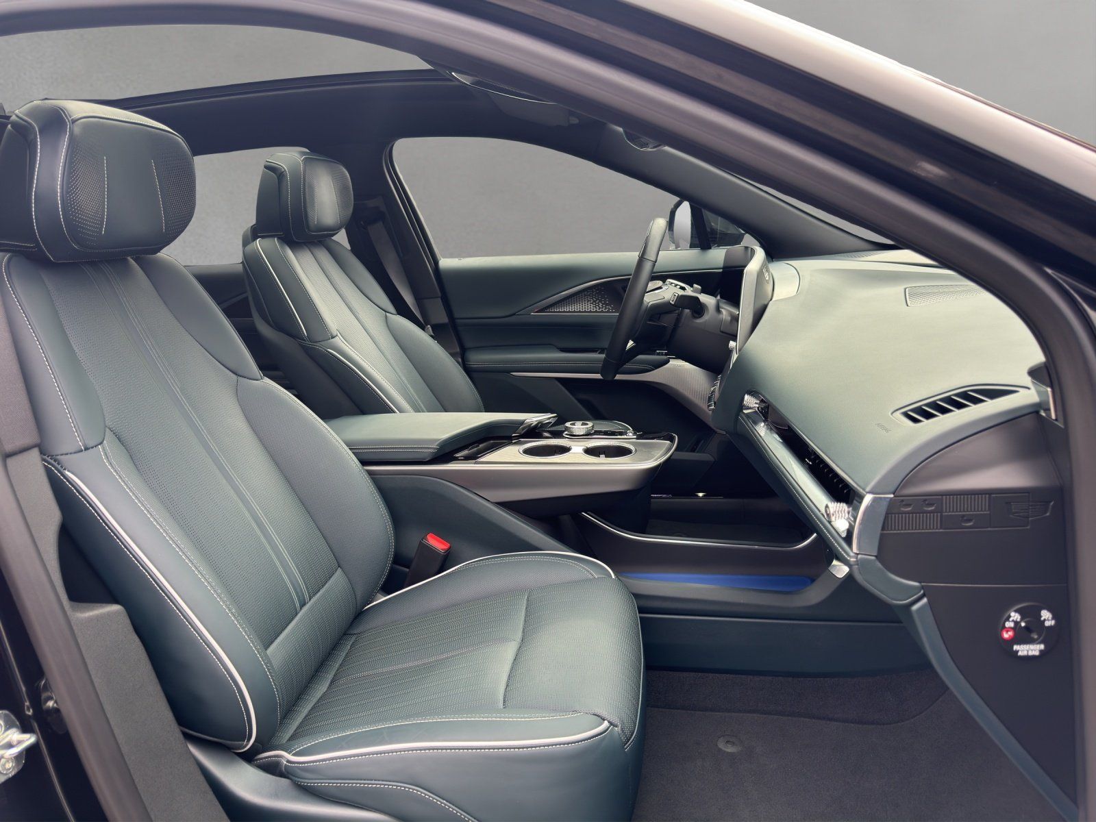 Fahrzeugabbildung Cadillac Lyriq AWD Sport/PANO-DACH/MASSAGE/360°CAM/