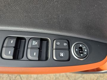 Bild 17 Hyundai i10 Intro Edition 1.2 SHZ LenkradHZG Alarm Tel.-