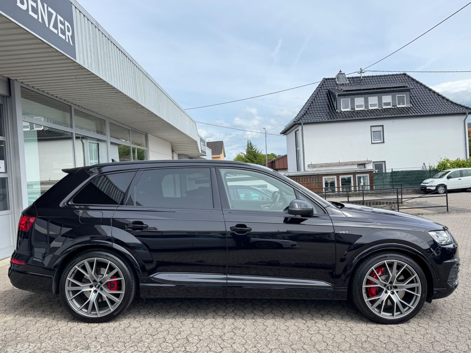 Fahrzeugabbildung Audi SQ7/RAUTEN-SITZE/PANO/AHK/360°Cam/Carbon/BOSE/