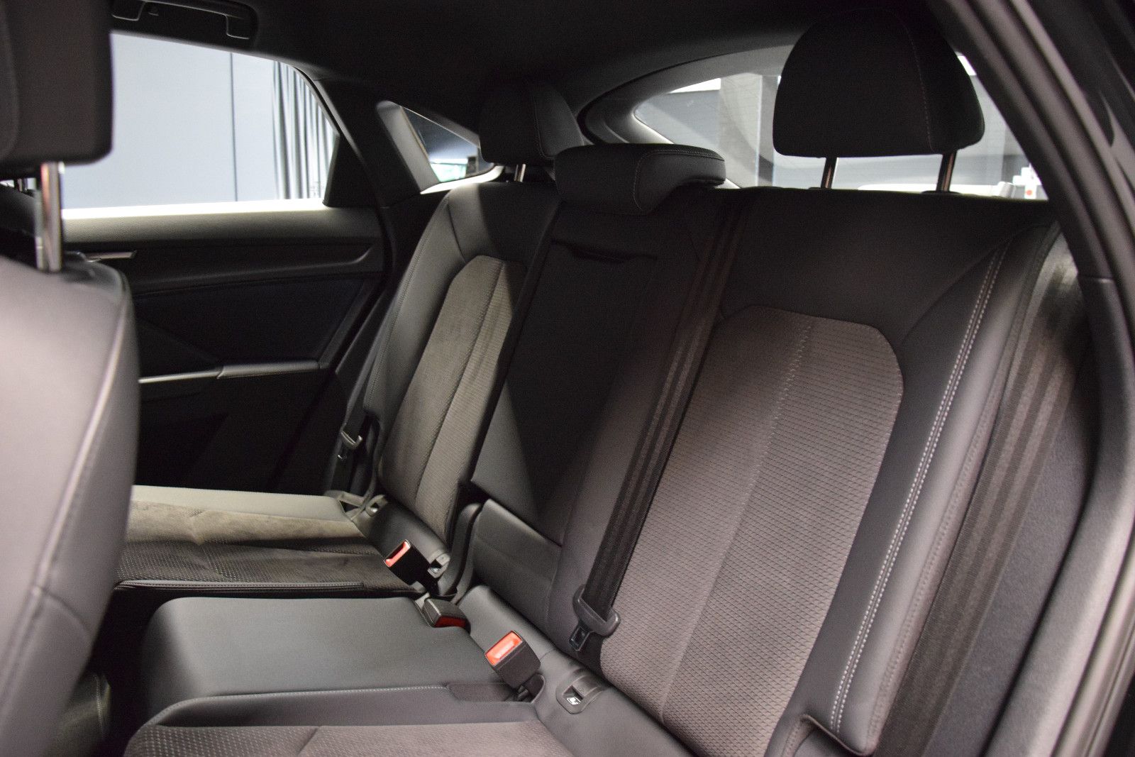 Fahrzeugabbildung Audi Q3 Sportback 45 TFSI e S line ACC Ambiente el.Hk