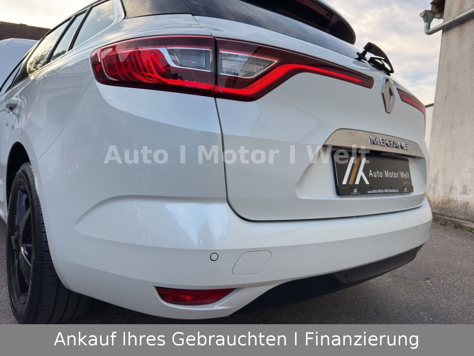 Fahrzeugabbildung Renault Megane IV Grandtour Limited 1.Hand SHZ/ALU/TMPMT