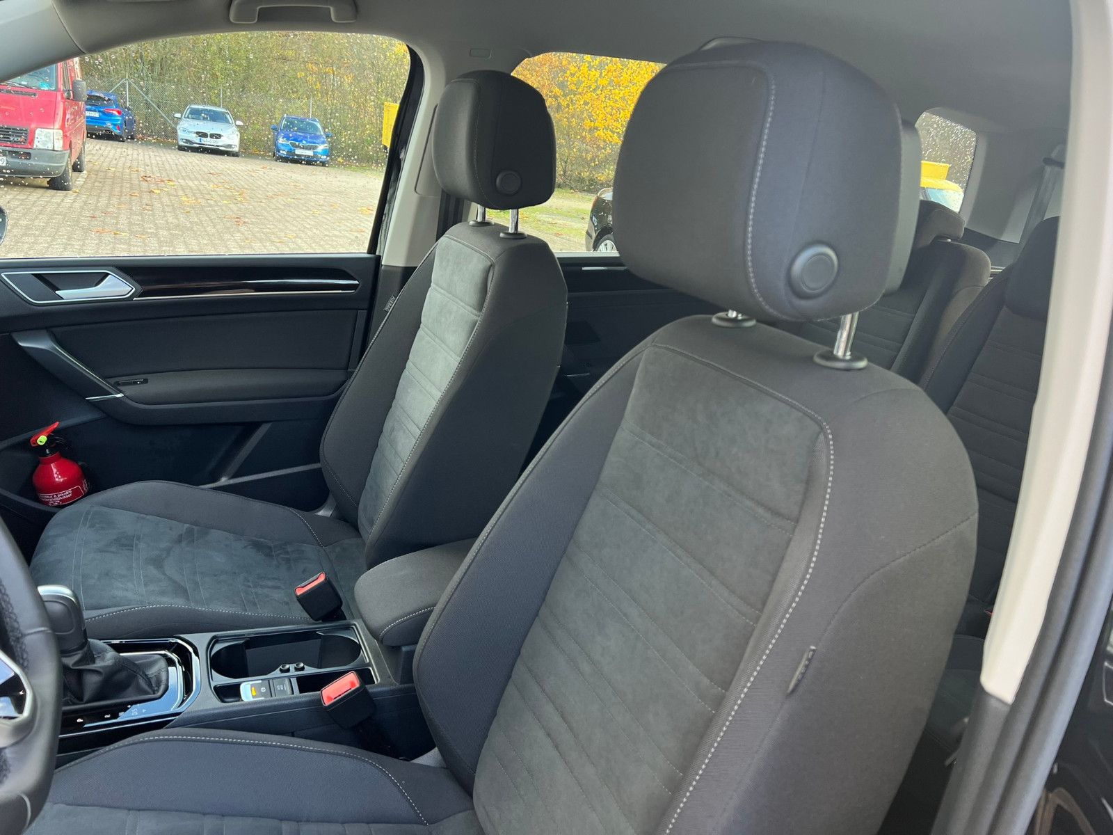Fahrzeugabbildung Volkswagen Touran 1.4 TSI DSG Navi LED ACC