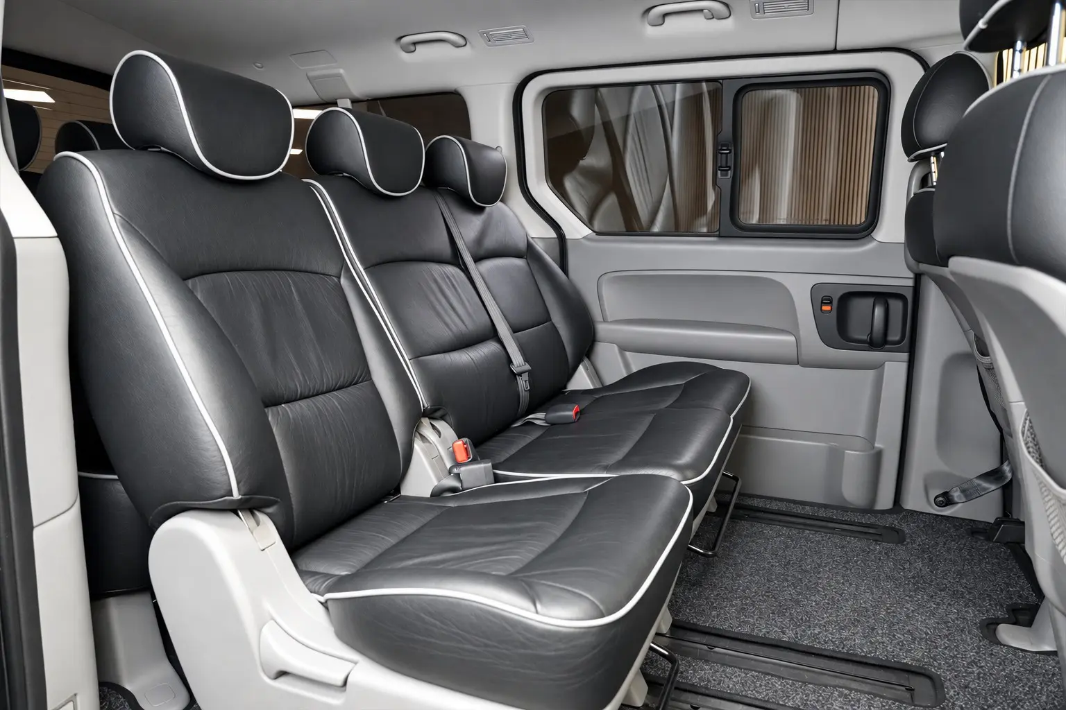Hyundai H-1 2.5 CRDi Travel Premium +8-SITZER+LEDER+SHZ+