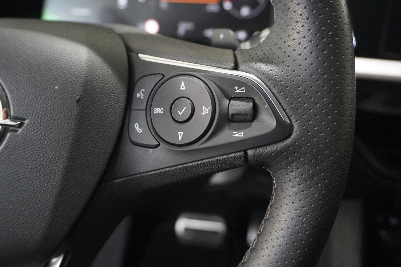 Fahrzeugabbildung Opel Grandland (X) 1.6T GSe HYBRID 4X4 NAVI/LED/SPORT