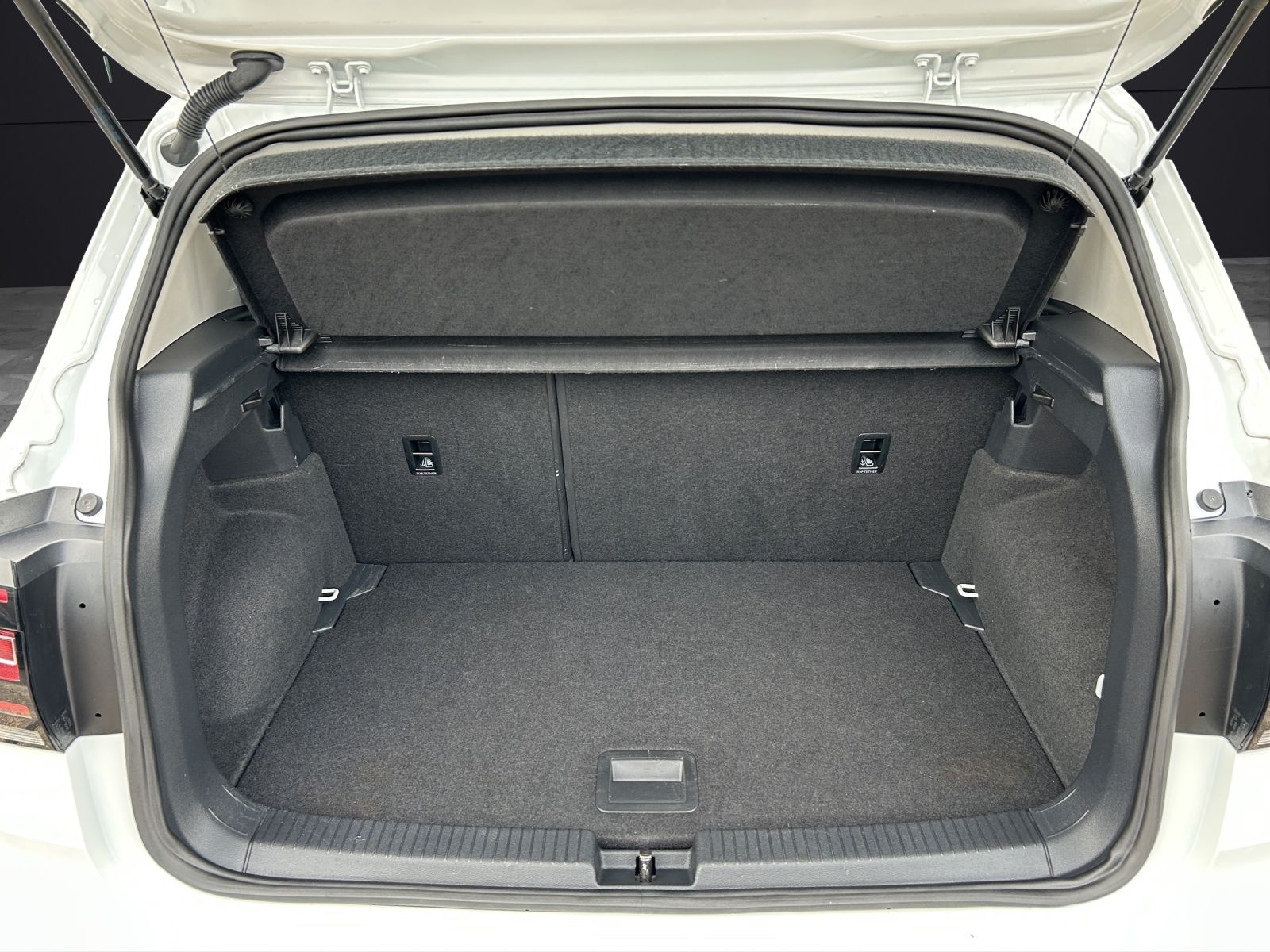 Fahrzeugabbildung Volkswagen T-Cross TSI Style R-Line LED Navi RFK SH 17"