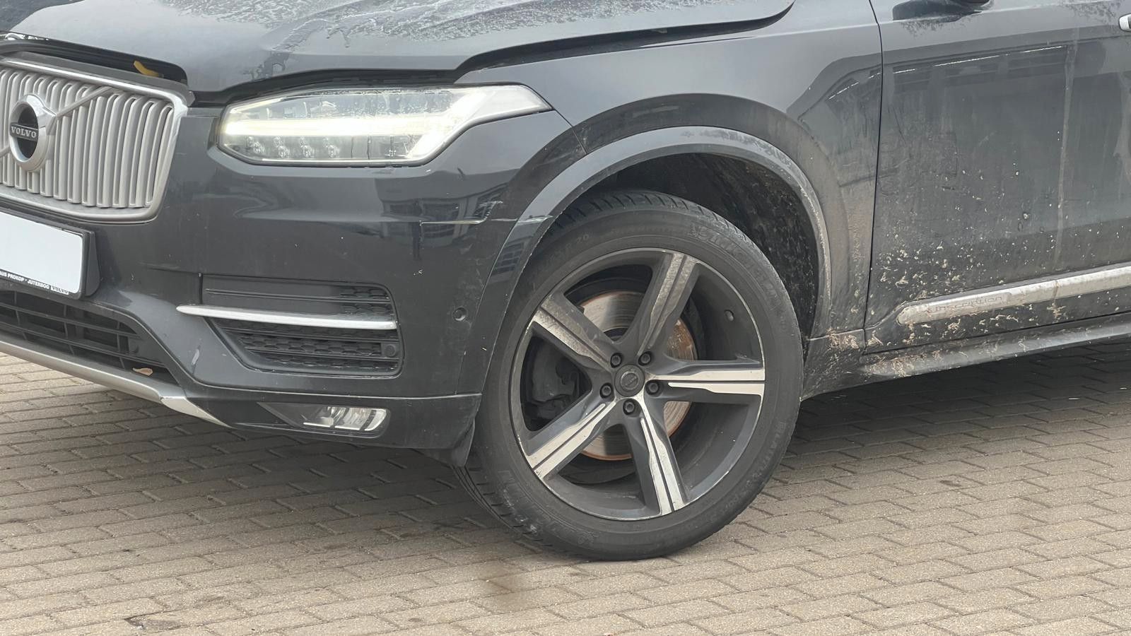 Fahrzeugabbildung Volvo XC90 Inscription AWD Frontschaden