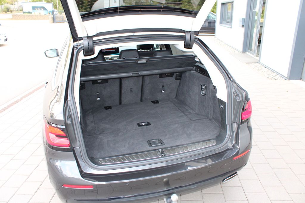 BMW 520d xDrive Touring AUT LED AHK NAVI LEDER LIVE