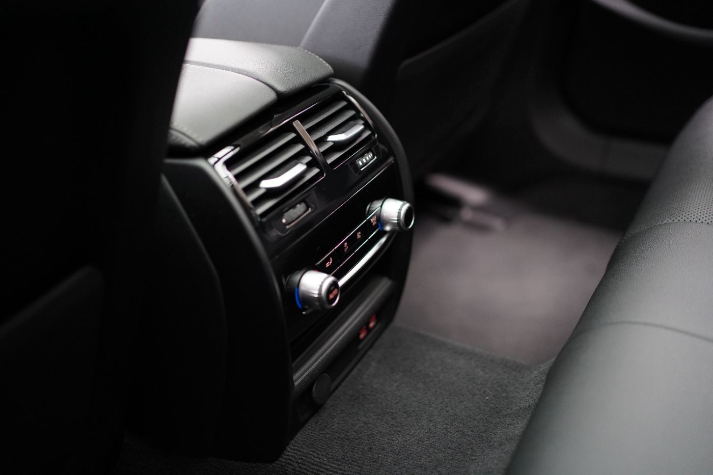 Fahrzeugabbildung BMW 520dA xDrive 3xKlima+Glasdach+LED+ParkAssist+AHK