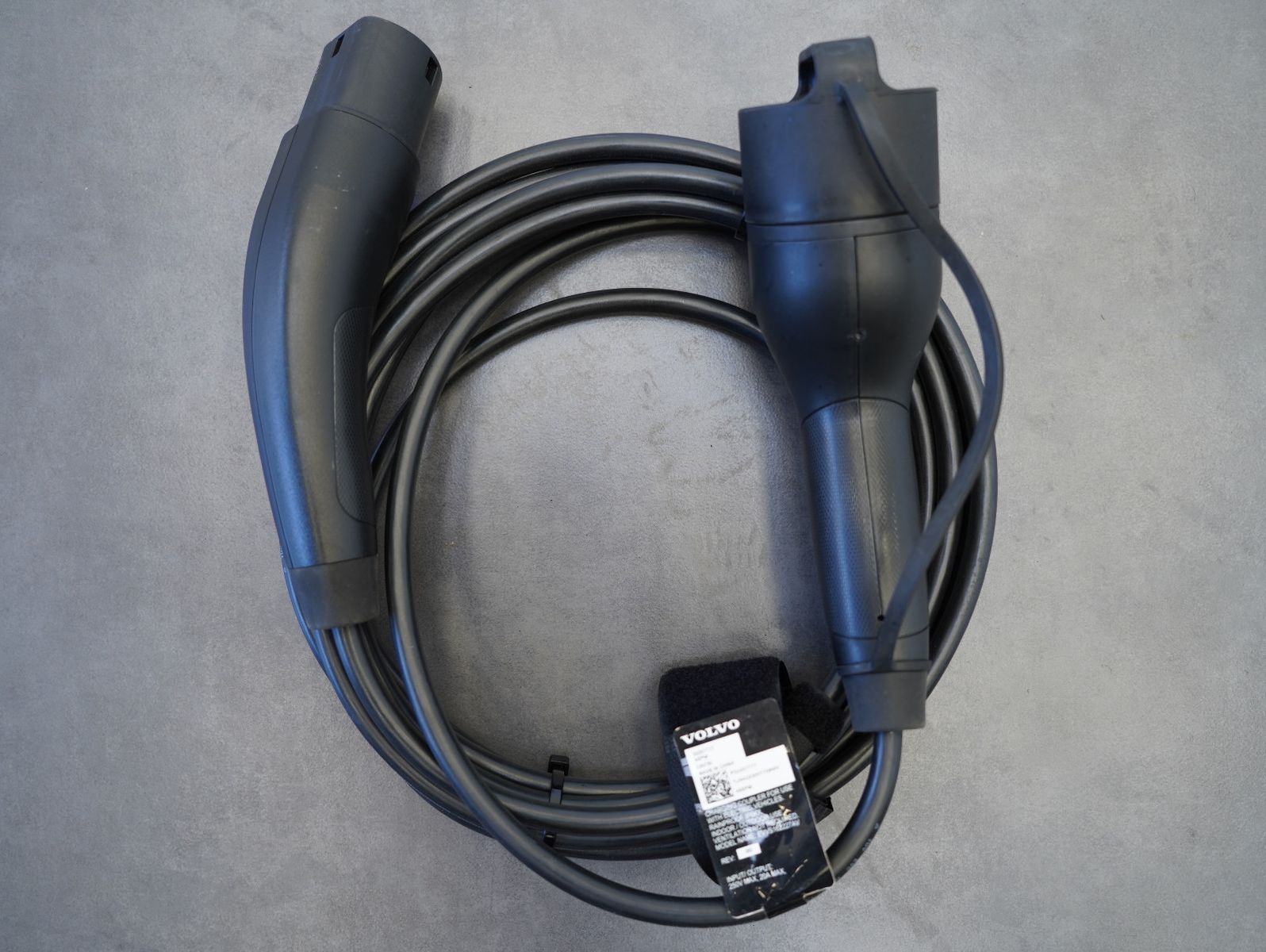 Fahrzeugabbildung Volvo V90 T6 AWD Recharge Plug-In Plus Dark