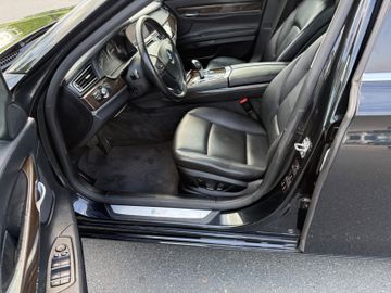 BMW 750 - 8