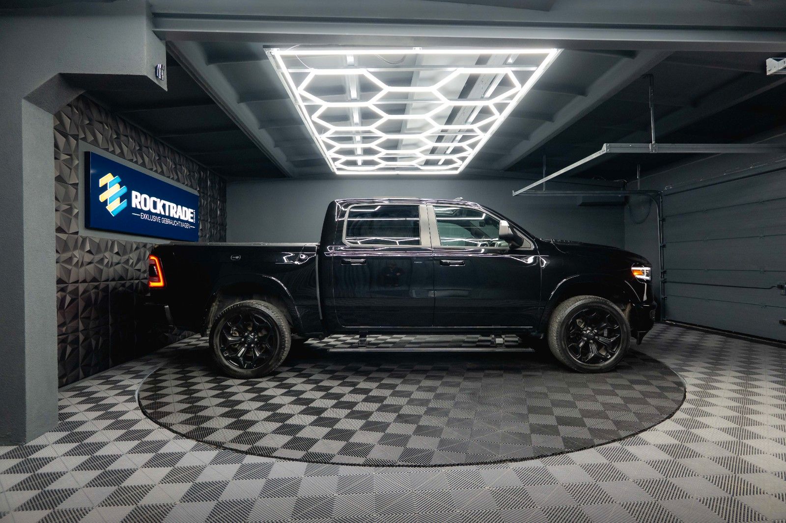 Fahrzeugabbildung Dodge RAM 5.7 V8 HEMI 4x4 LIMITED Offroad 100% Options