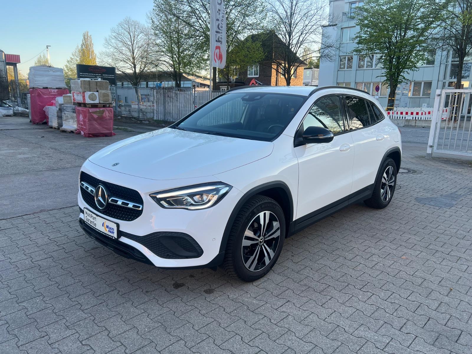 Mercedes-Benz GLA 220D/LEDER/LED/NAVI/KAMERA/PDC/