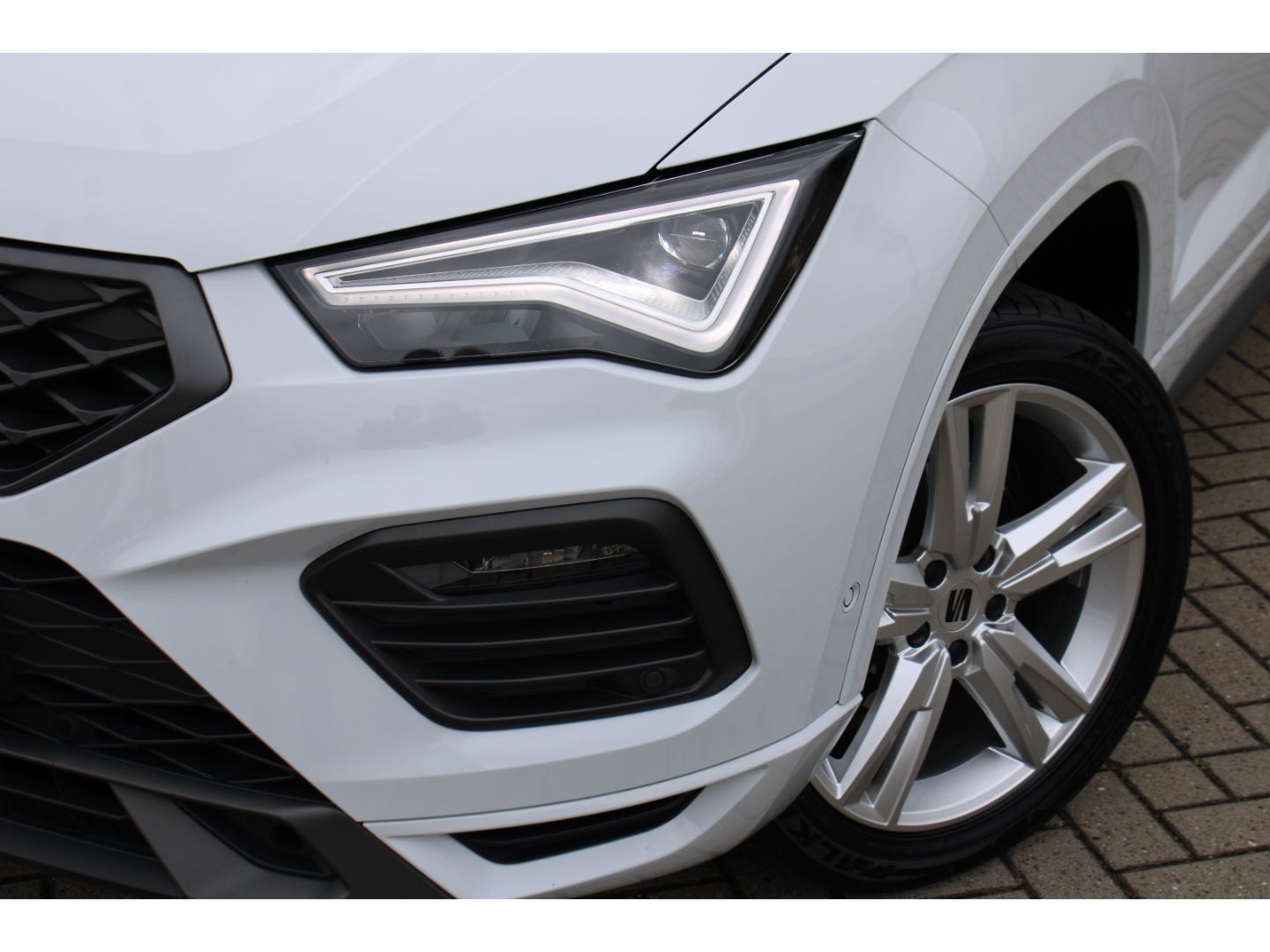 SEAT Ateca FR 1.5 TSI ACT ACC LED TWA AHK Navi beats - Image 29