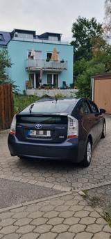 Toyota Prius 1.5-l-VVT-i Sol inkl. Thule Fahrradträger - Toyota Prius Sol mit Hybrid-Antrieb (Benzin/Elektro)