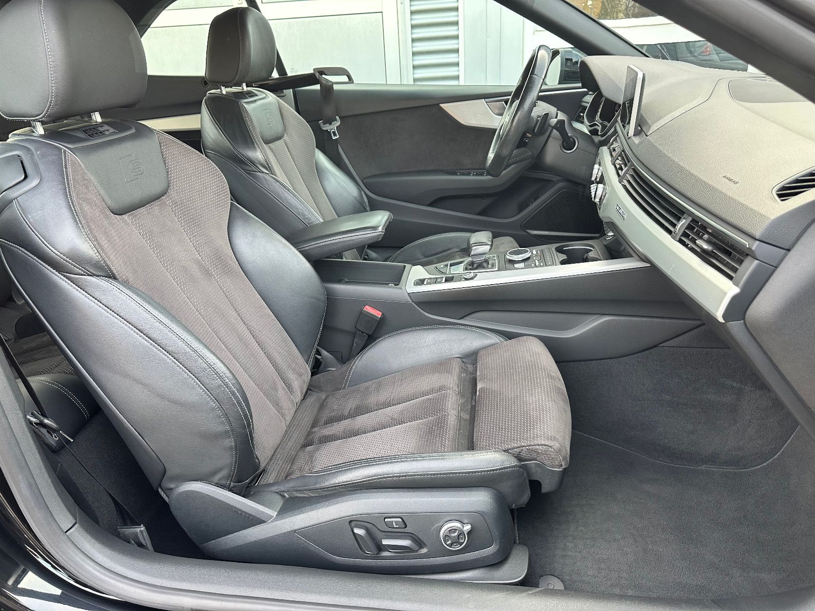 Fahrzeugabbildung Audi A5 CABRIO 3.0 TDI QUATTRO S LINE SPORT*MATRIX