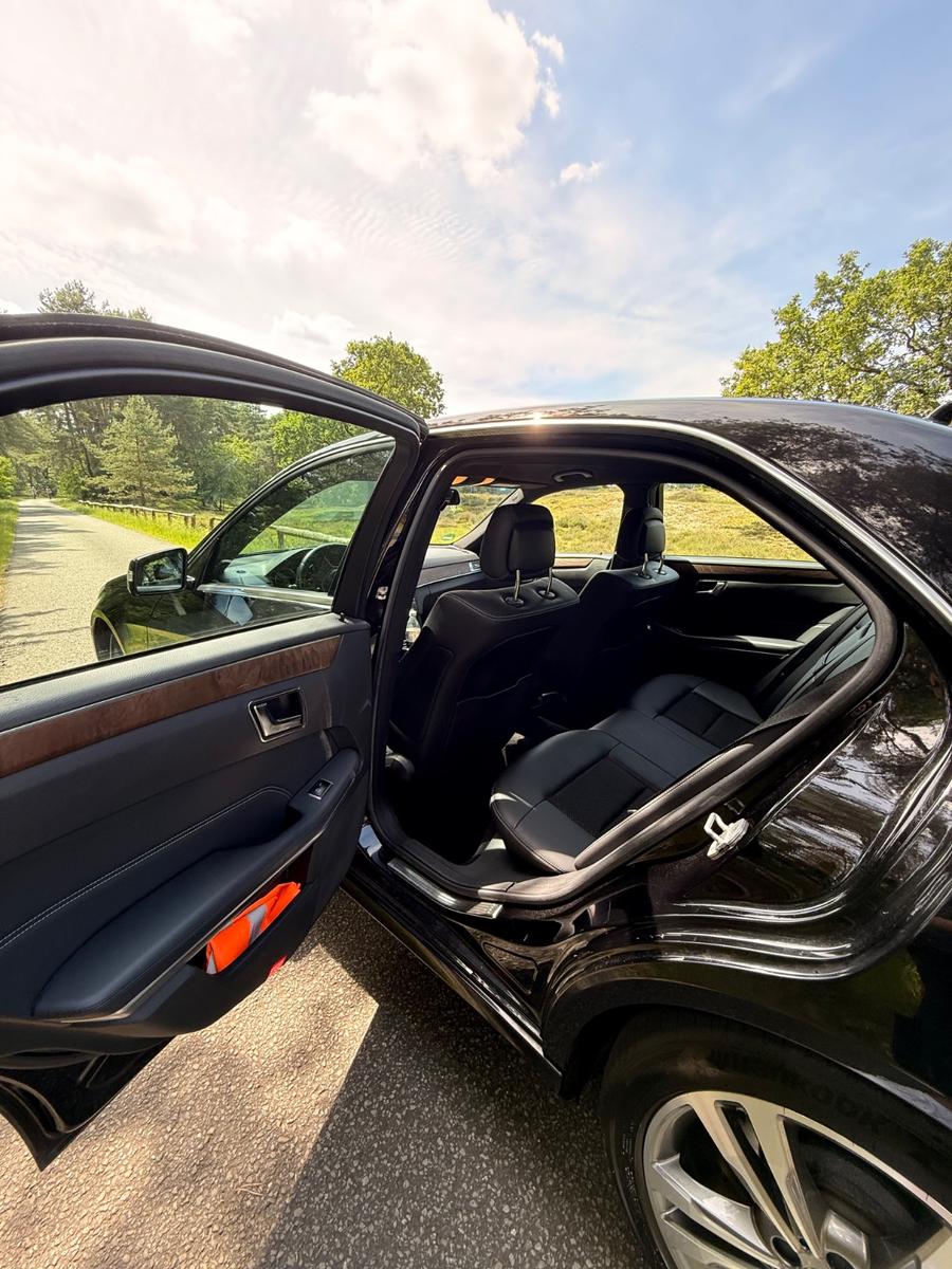 Mercedes-Benz E 220 BlueTEC 4MATIC Autom. Standard