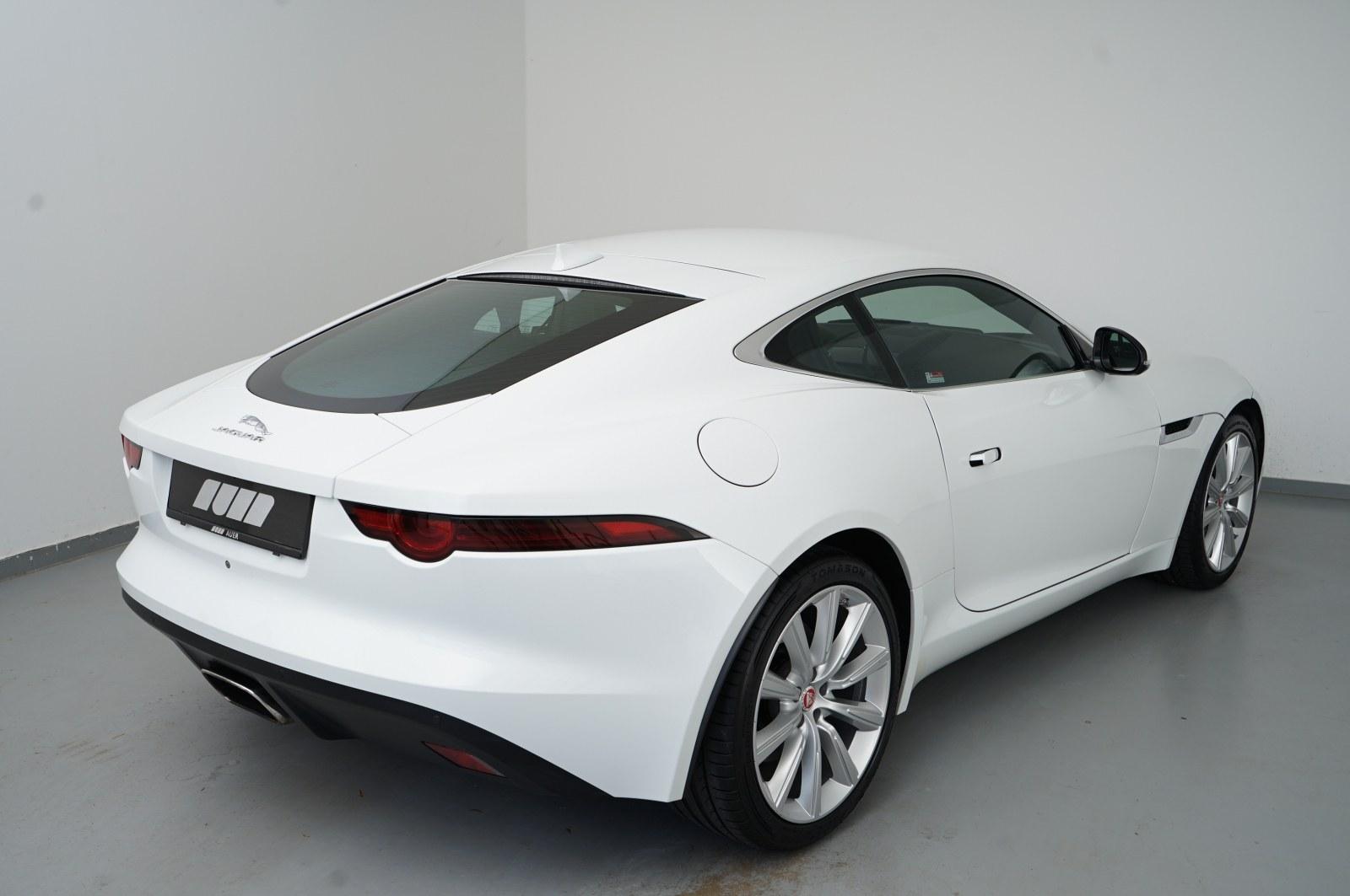 JAGUAR F-TYPE COUPÉ 300CH - XENON - CUIR - CHAUFFAGE STATIONNAIRE - CAMÉRA - BVA - 74.775 KMS