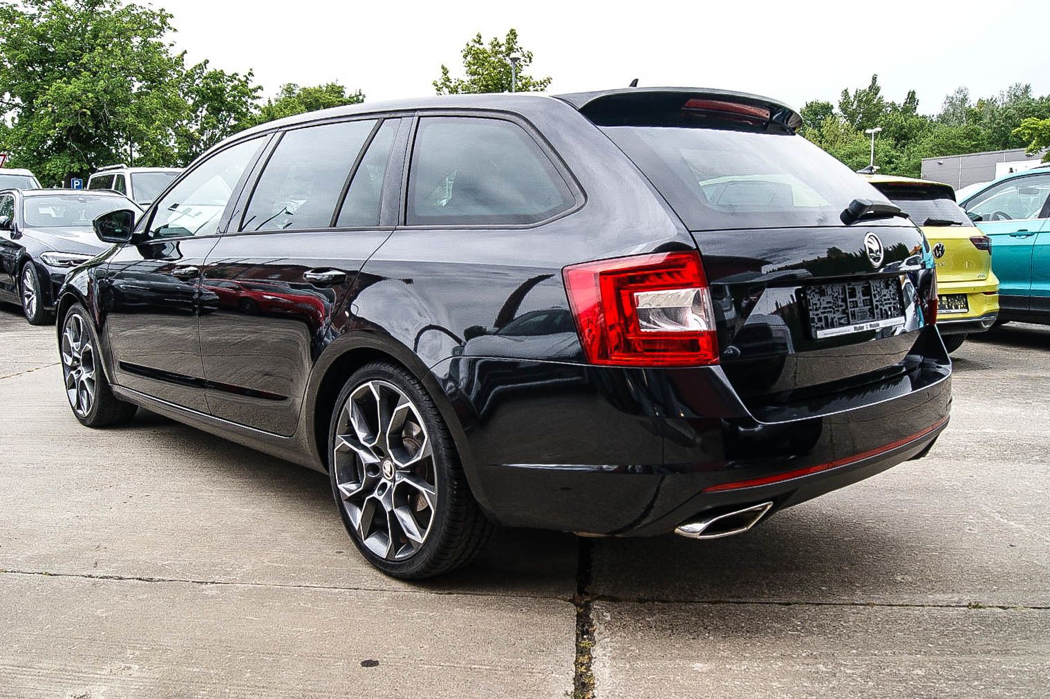 Fahrzeugabbildung SKODA Octavia Combi RS 20TSI CHALLENGE XL LEDER XENON