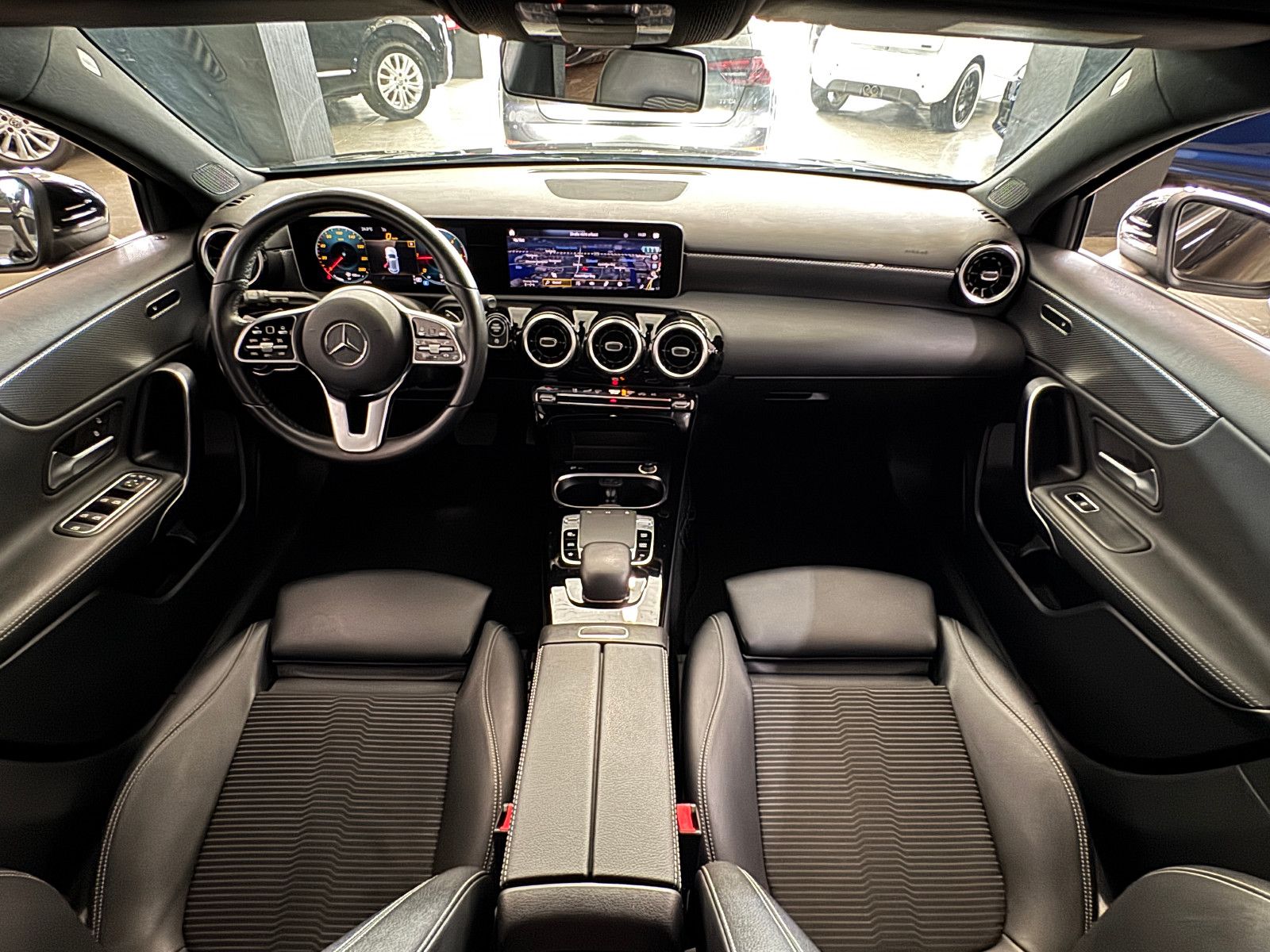 Fahrzeugabbildung Mercedes-Benz A 180 d PROGRESSIVE SPORTPAKET LED NAVI MBUX +