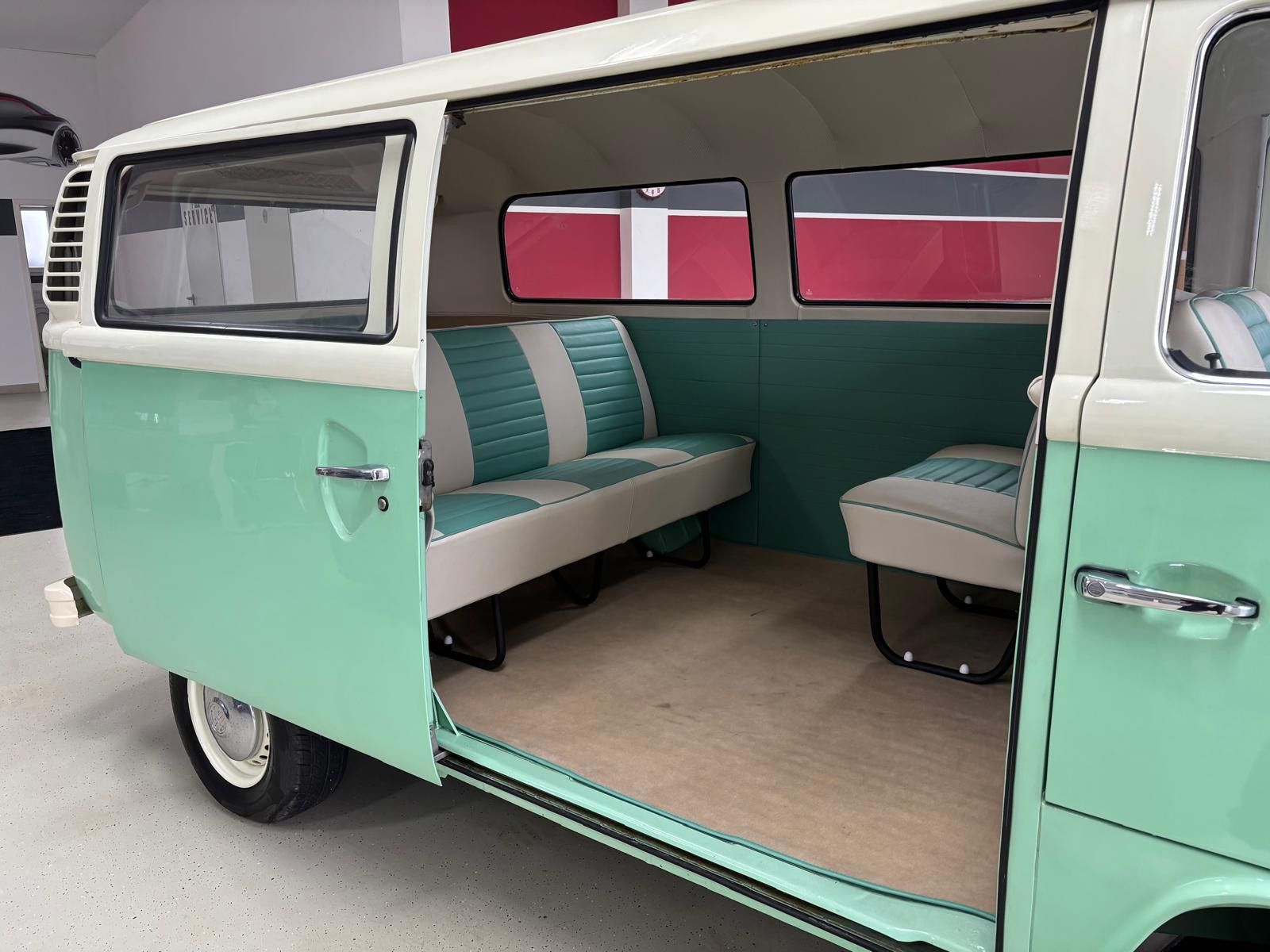 Fahrzeugabbildung Volkswagen T2 Fensterbus 9 Sitzer H-Zulassung frame off