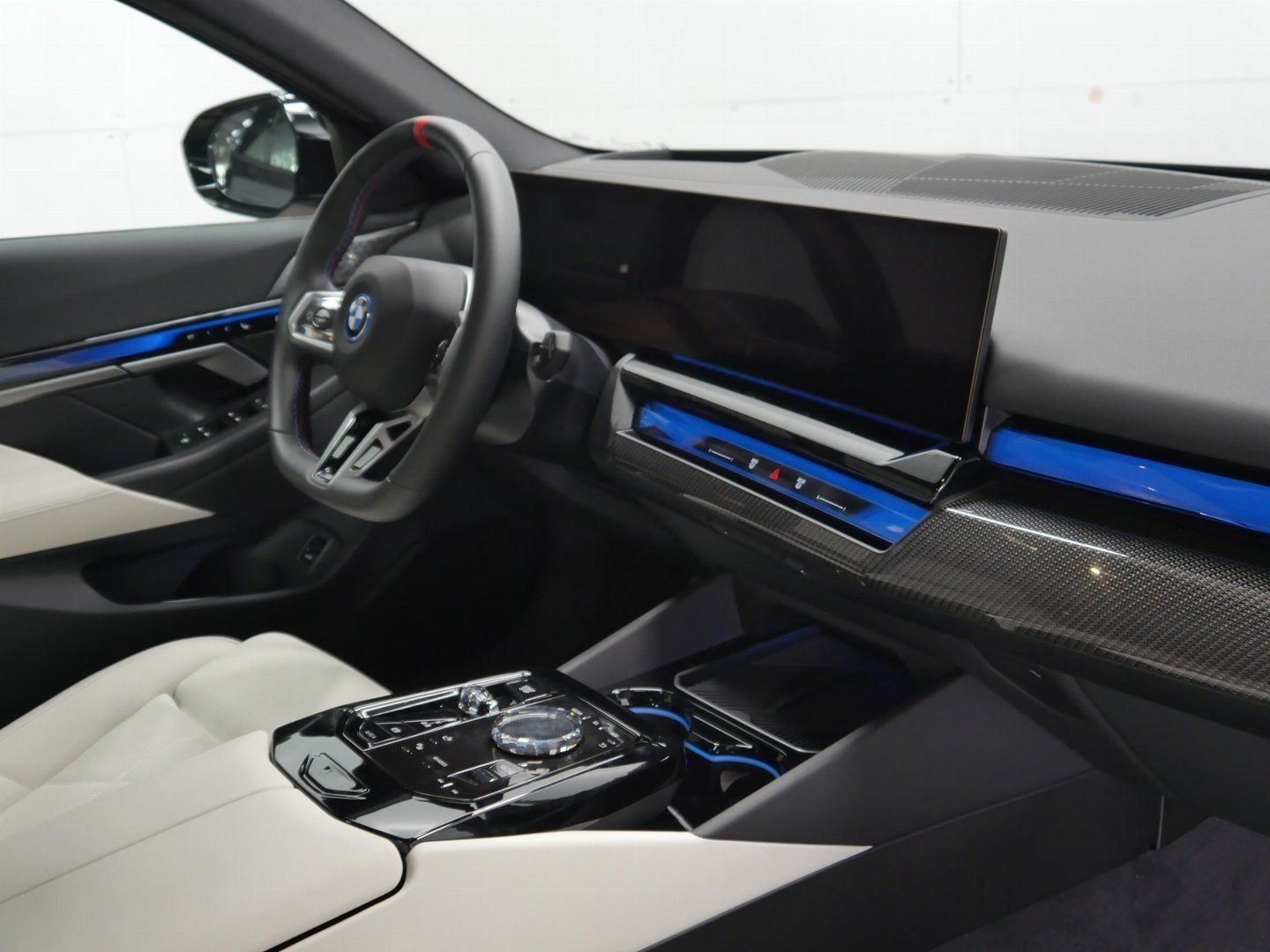 Fahrzeugabbildung BMW i5 M60 xDrive Touring Pano.Dach Driving Assistan